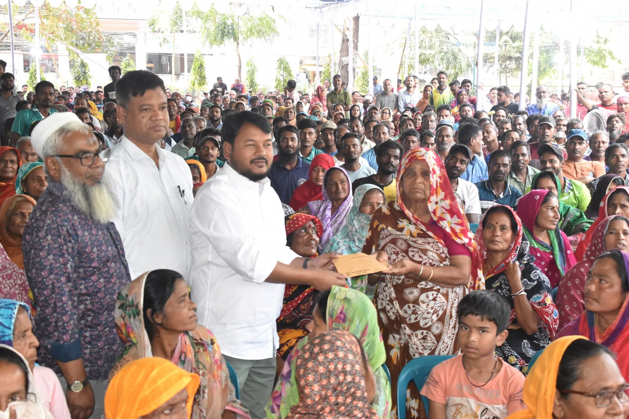 প্রধানমন্ত্রীর ঈদ উপহার পেলেন রাসিকের ১,২৩৭ পরিচ্ছন্নকর্মী