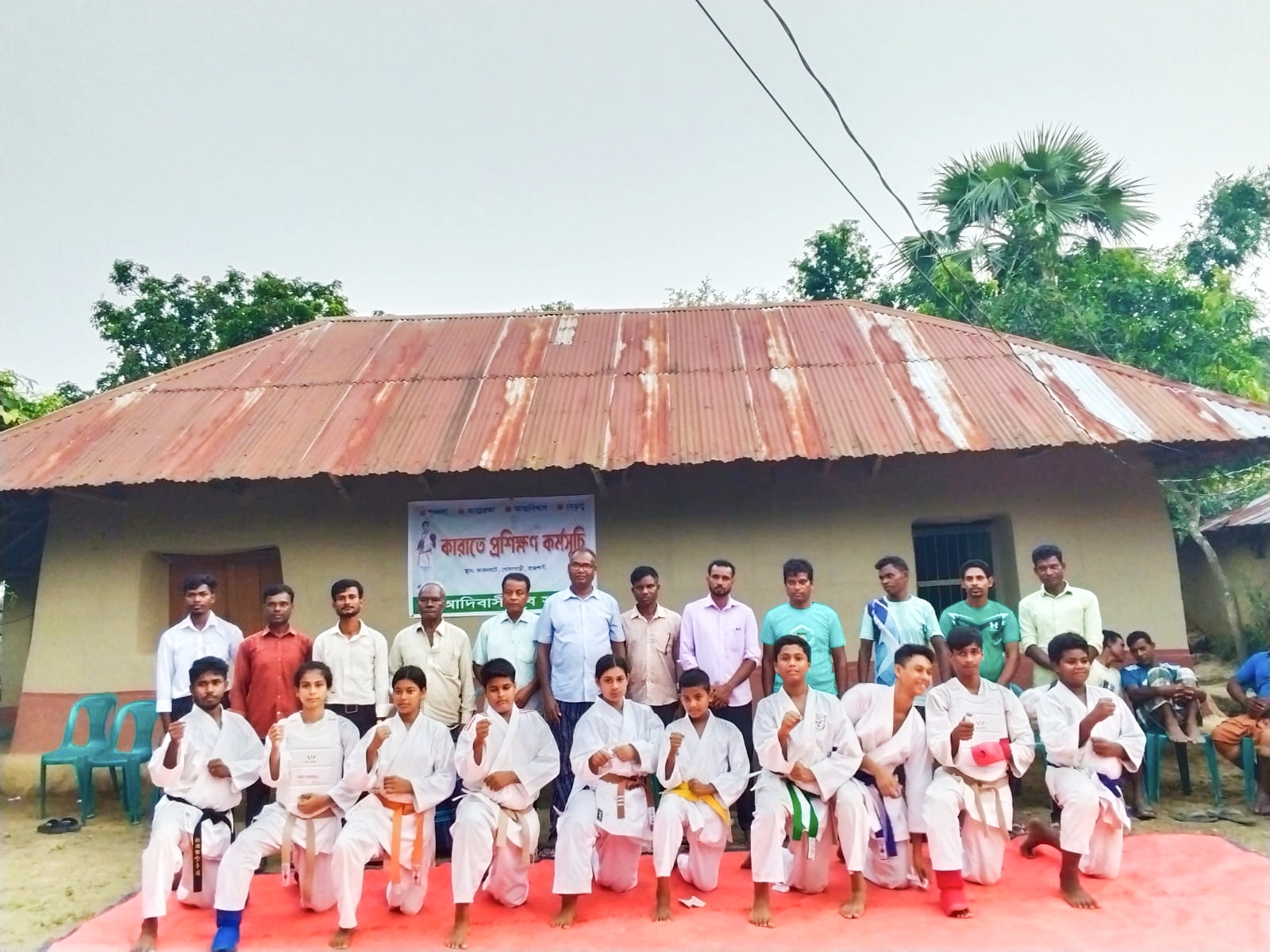 রাজশাহীর কাকনহাটে আদিবাসী যুব সমাজের উদ্যোগে কারাতে প্রশিক্ষণ