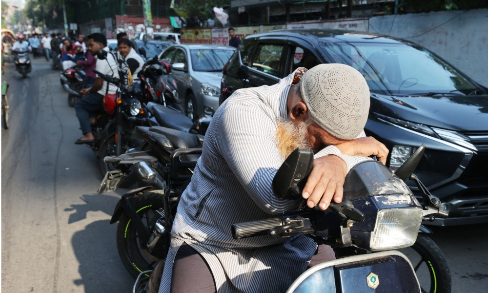 সরকারি চাকরিজীবীদের জন্য তেল পাম্পে আলাদা লাইন, সময়সূচি প্রকাশ