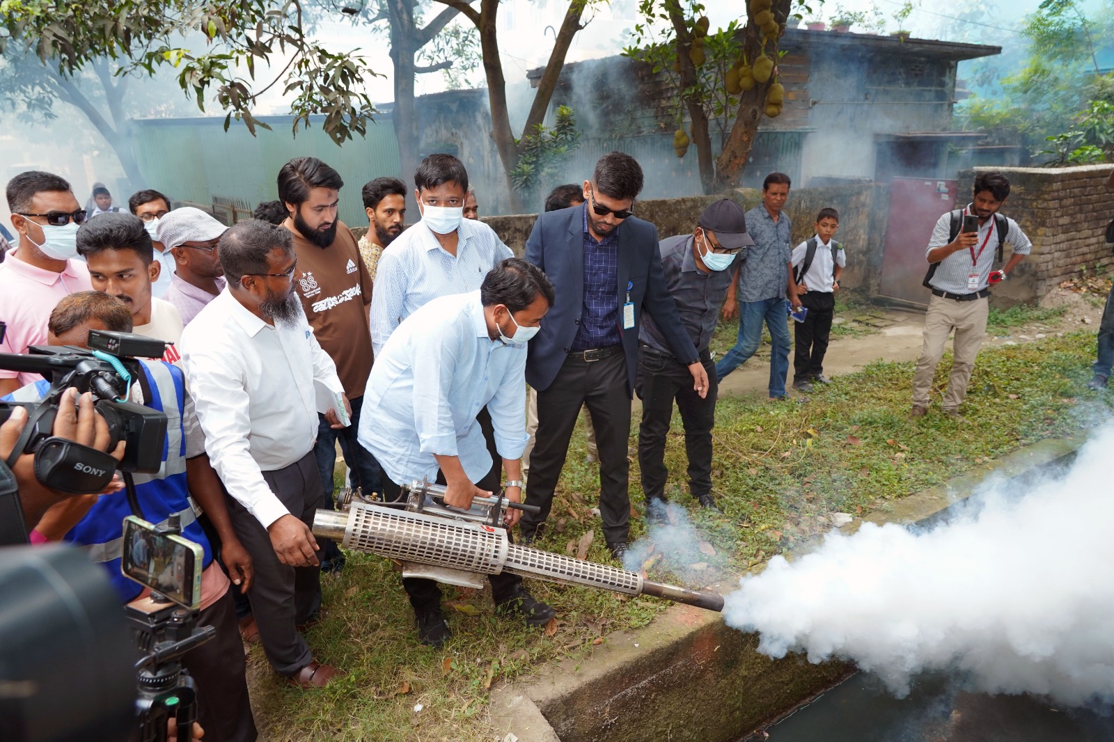 ডেঙ্গু প্রতিরোধে রাসিকের বিশেষ পরিচ্ছন্নতা অভিযান ও ফগার স্প্রে কার্যক্রম শুরু
