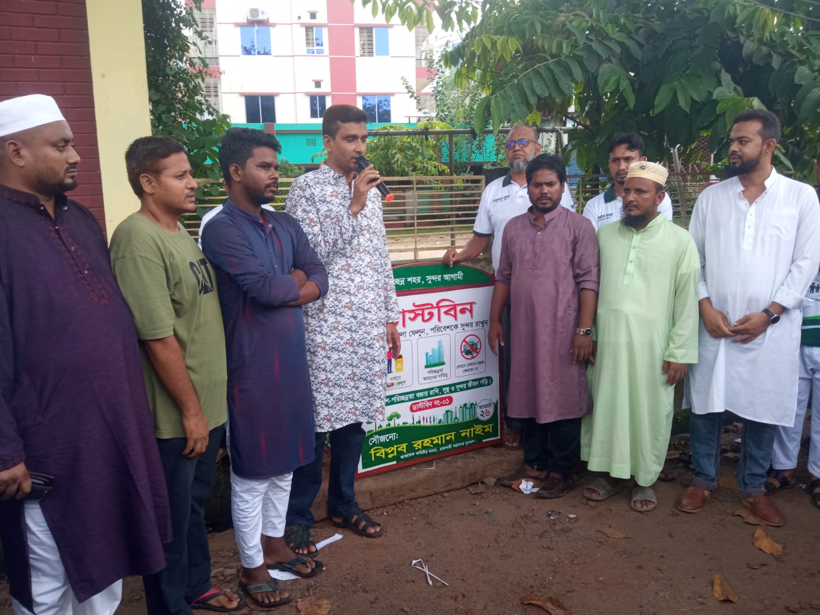 কাউন্সিলর হওয়ার আগেই রাজশাহীর ২৬ নম্বর ওয়ার্ডে ডাস্টবিন স্থাপন করলেন নাইম