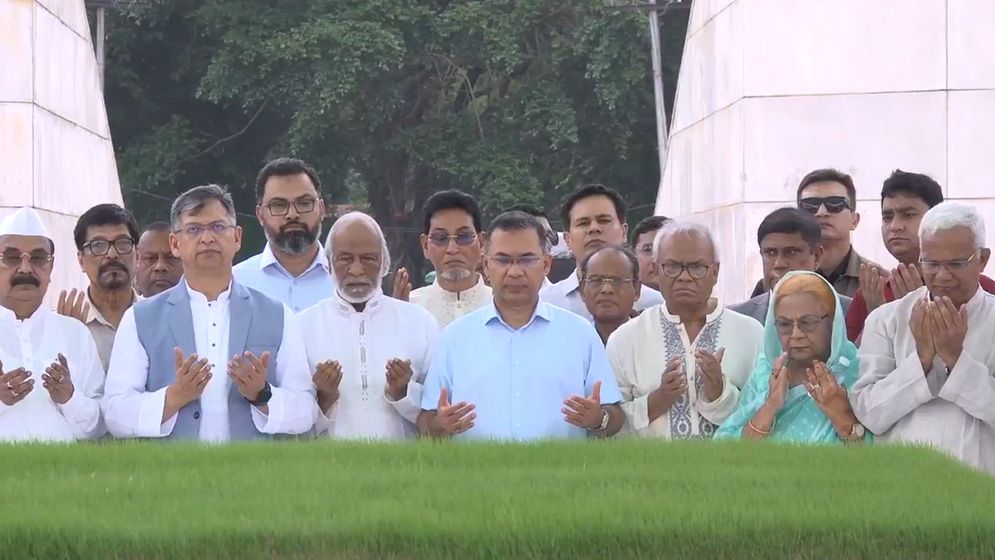 বিএনপির ৪৮তম প্রতিষ্ঠাবার্ষিকীতে জিয়াউর রহমান-খালেদা জিয়ার কবর জিয়ারত করলেন প্রধানমন্ত্রী