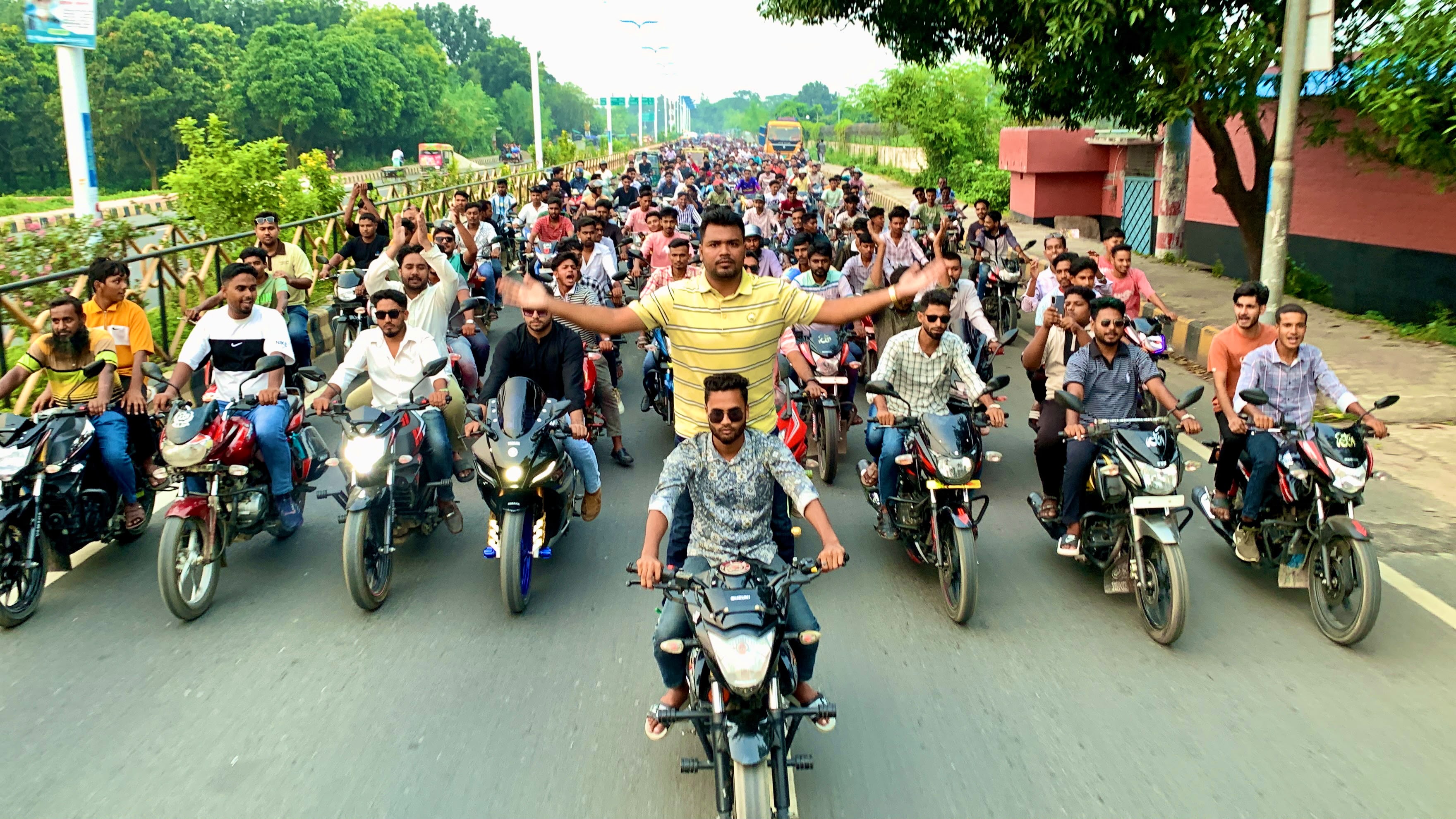 সন্ত্রাস ও নৈরাজ্যের প্রতিবাদে হাফিজের নেতৃত্বে রাজশাহী জেলা ছাত্রদলের মোটরসাইকেল র‍্যালি